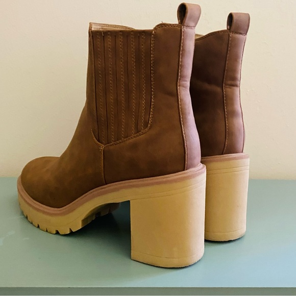 DV by Dolce Vita Jade / Jetta Bootie Size 10 Camel EUC - Picture 3 of 16